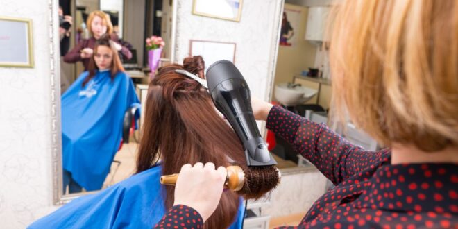 Tendencias en color y cuidado capilar que marcan las peluquerías en Sangonera